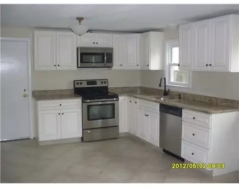 82 White Ave, Warwick, RI 02889 photo 3