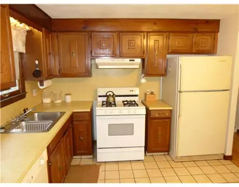 24 Hackman Pl, Warwick, RI 02889 photo 4