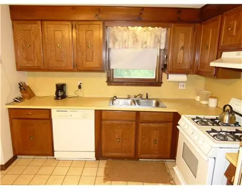 24 Hackman Pl, Warwick, RI 02889 photo 5