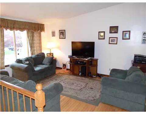 24 Hackman Pl, Warwick, RI 02889 photo 2
