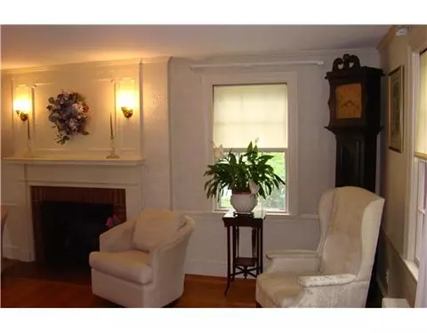 205 Trinity St, Warwick, RI 02886 photo 5