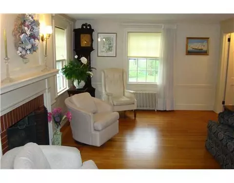 205 Trinity St, Warwick, RI 02886 photo 6