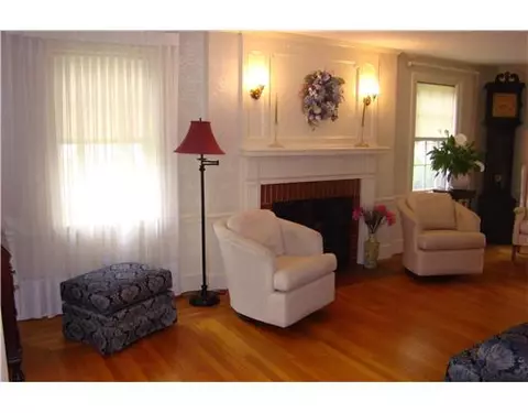 205 Trinity St, Warwick, RI 02886 photo 7