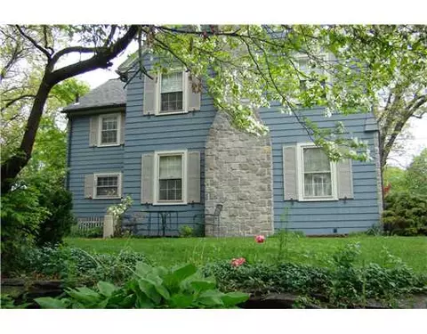 205 Trinity St, Warwick, RI 02886 photo 3