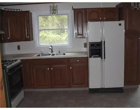 8 Evergreen Dr, Exeter, RI 02822 photo 4