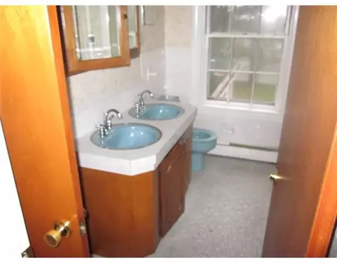 740 Commonwealth Ave, Warwick, RI 02886 photo 8