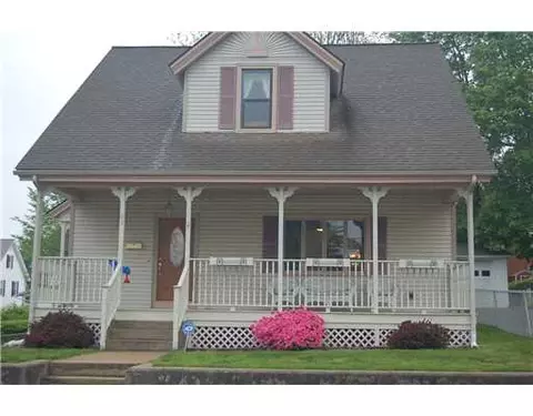 63 Vine St, Woonsocket, RI 02895 photo 2