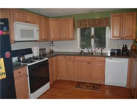 63 Vine St, Woonsocket, RI 02895 photo 3
