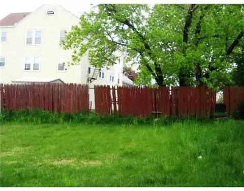 35 Rivulet St, Woonsocket, RI 02895 photo 4