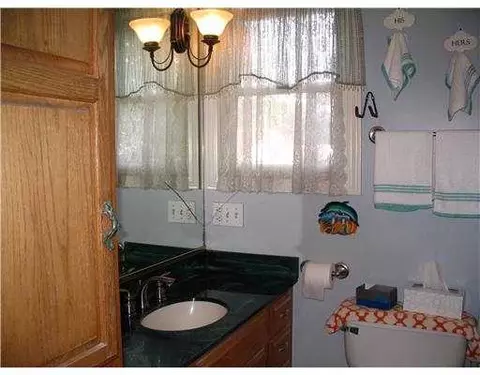 78 Wayne St, Warwick, RI 02889 photo 6
