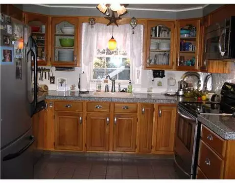 78 Wayne St, Warwick, RI 02889 photo 4