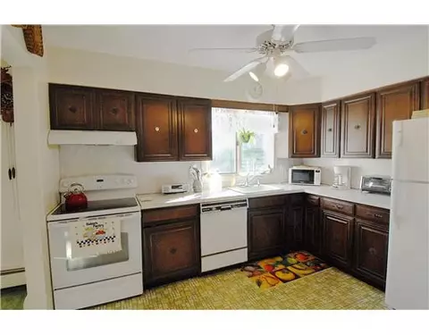 34 Spring St, Westerly, RI 02891 photo 4