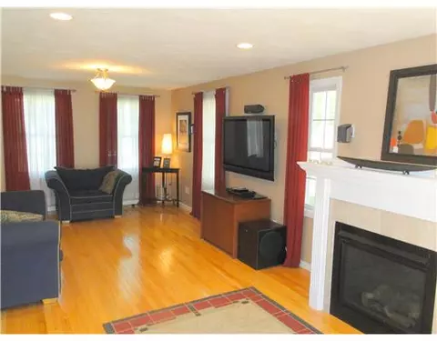 11 Elizabeth Ave, Woonsocket, RI 02895 photo 6