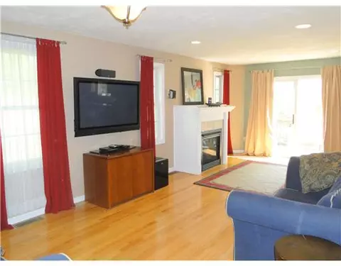 11 Elizabeth Ave, Woonsocket, RI 02895 photo 5