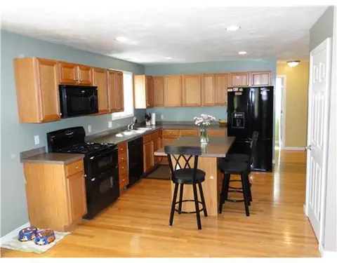 11 Elizabeth Ave, Woonsocket, RI 02895 photo 3