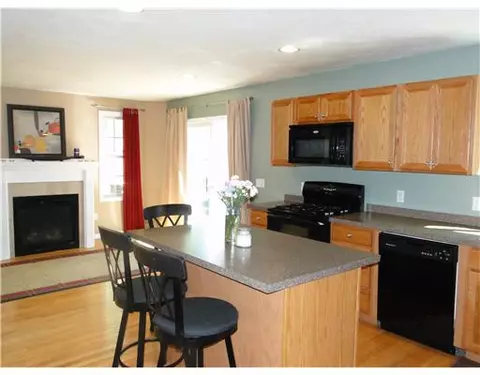 11 Elizabeth Ave, Woonsocket, RI 02895 photo 4
