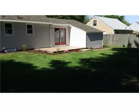 34 Lancaster Ave, Warwick, RI 02886 photo 4
