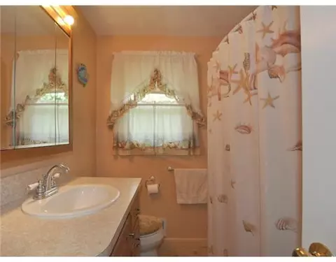 45 Sutter Ave, Warwick, RI 02886 photo 5