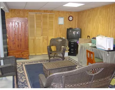 24 Hillview St, Woonsocket, RI 02895 photo 9