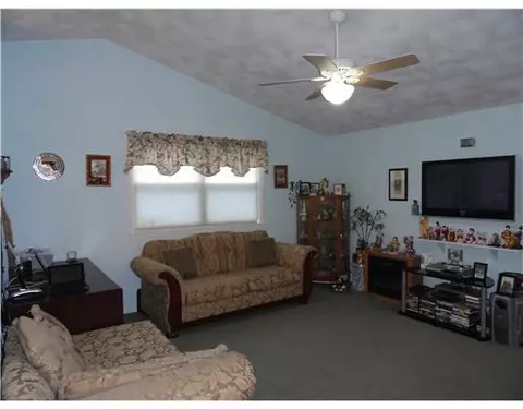 554 Grove St, Woonsocket, RI 02895 photo 5