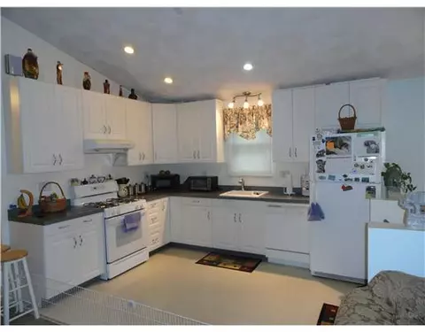 554 Grove St, Woonsocket, RI 02895 photo 3