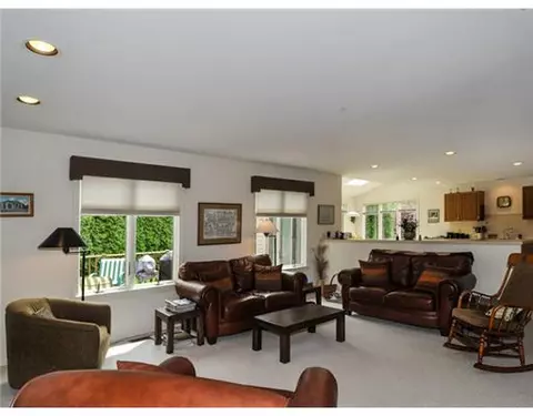 10 Jacobs Point Rd, Warren, RI 02885 photo 11