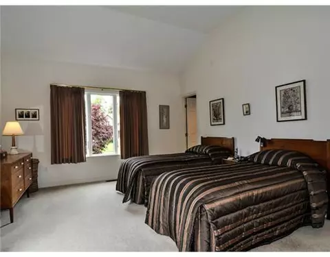 10 Jacobs Point Rd, Warren, RI 02885 photo 5