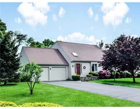 10 Jacobs Point Rd, Warren, RI 02885 photo 1