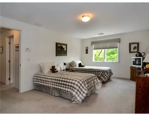 10 Jacobs Point Rd, Warren, RI 02885 photo 9