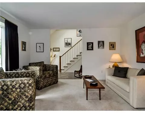 10 Jacobs Point Rd, Warren, RI 02885 photo 2