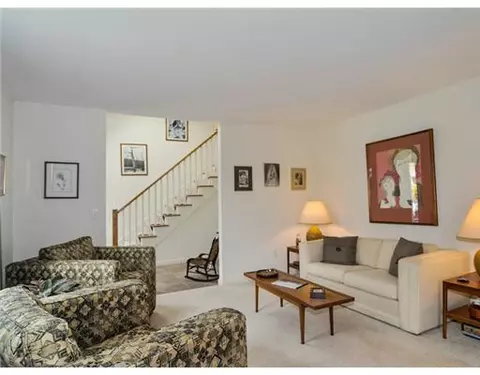 10 Jacobs Point Rd, Warren, RI 02885 photo 14