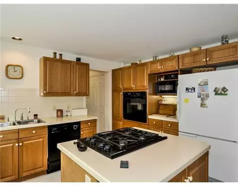 10 Jacobs Point Rd, Warren, RI 02885 photo 15