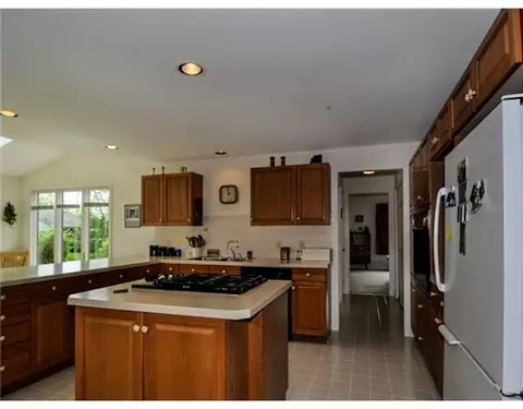 10 Jacobs Point Rd, Warren, RI 02885 photo 3