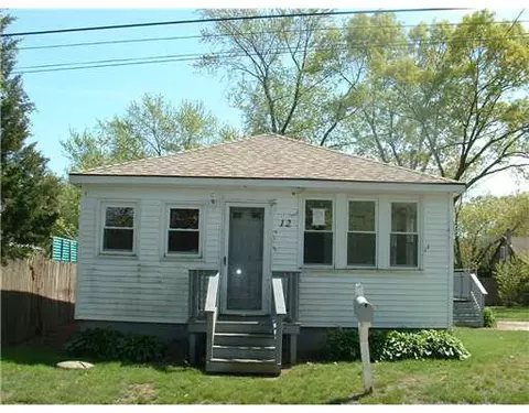 12 Hunter St, Warwick, RI 02889 photo 1