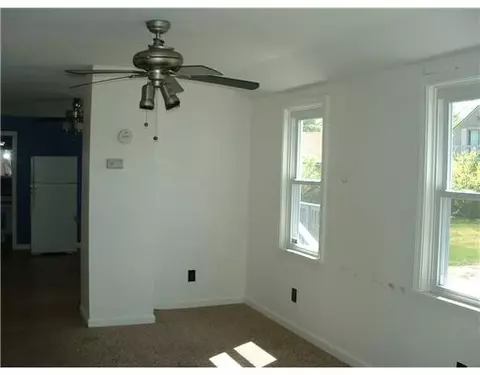 12 Hunter St, Warwick, RI 02889 photo 3