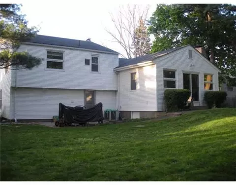 86 Shenandoah Rd, Warwick, RI 02886 photo 2