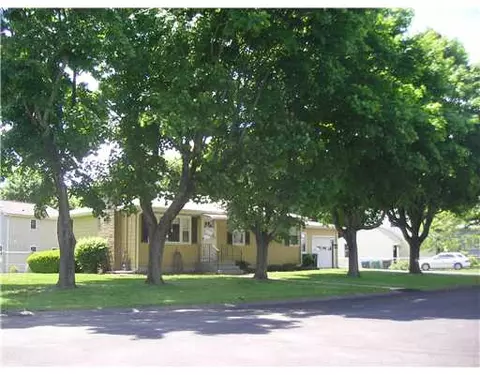 16 School St, Warwick, RI 02889 photo 4