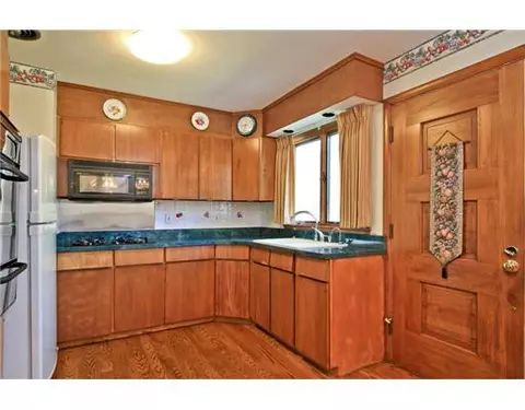 30 Stuart St, Westerly, RI 02891 photo 4