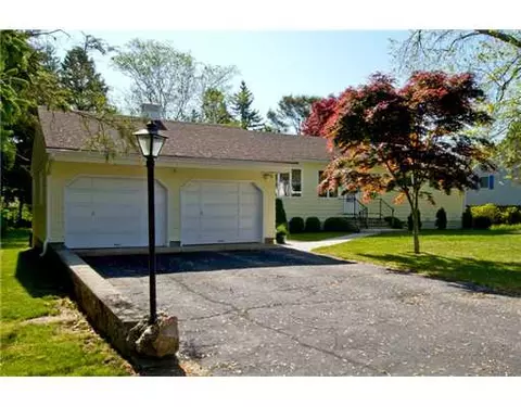 30 Stuart St, Westerly, RI 02891 photo 2