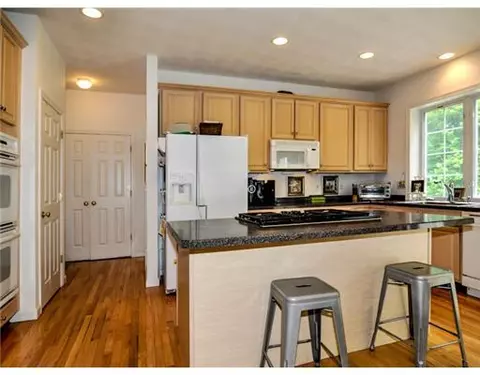 255 Castle Rocks Rd, Warwick, RI 02886 photo 3