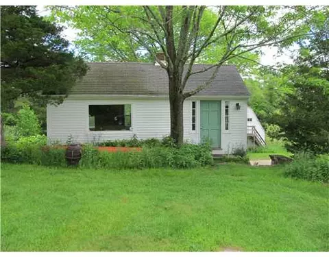 40 E Killingly Rd, Foster, RI 02825 photo 4