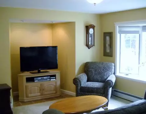 22 Hemlock Dr, Exeter, RI 02822 photo 3