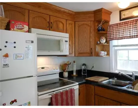 26 John St, Warwick, RI 02889 photo 2