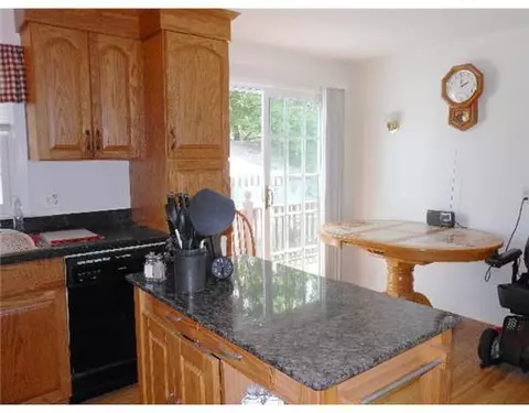 26 John St, Warwick, RI 02889 photo 3
