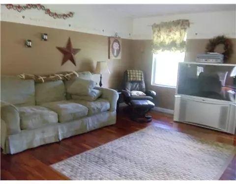 8 Casey Ln, Coventry, RI 02816 photo 2