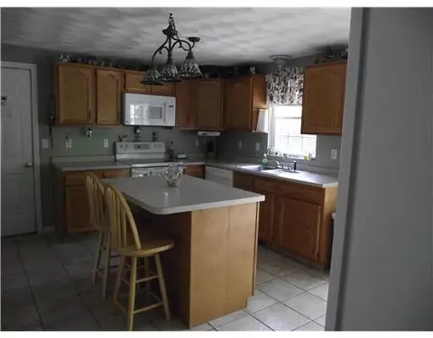 8 Casey Ln, Coventry, RI 02816 photo 6