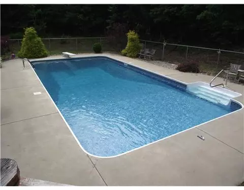 8 Casey Ln, Coventry, RI 02816 photo 9