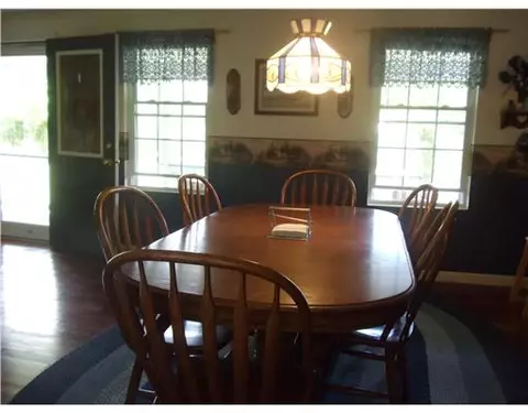 8 Casey Ln, Coventry, RI 02816 photo 3