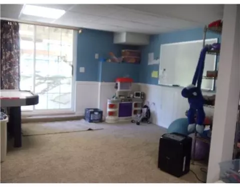 8 Casey Ln, Coventry, RI 02816 photo 5