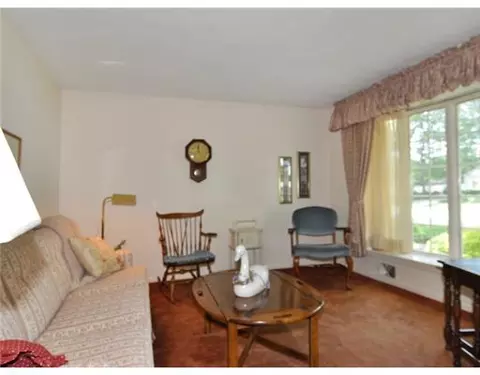 70 Walker Rd, Warwick, RI 02889 photo 3